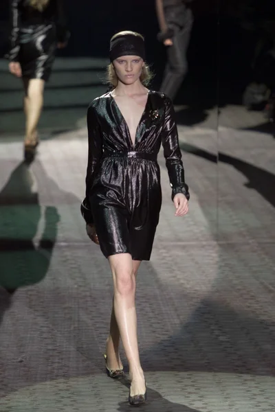 Look 10